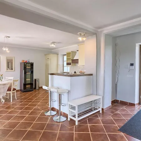 Casa de Férias 2 Bedroom Cozy In Baldaši