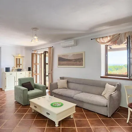 2 Bedroom Cozy In Casa de Férias *